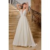 Robe de mariée princesse AMANCE minimaliste chic avec col en V plongeant et ceinture perlée